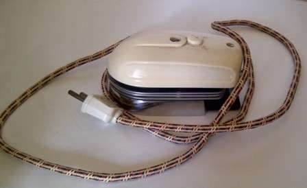 Old Small O & N Mikro 75 Watt 110 - 250v Travel Iron