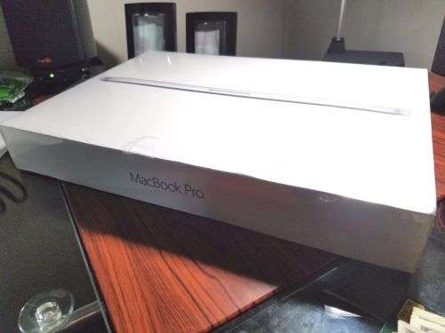 2016 Apple MacBook Pro RETINA 15" i7, 2.2GHz 16GB, 256GB