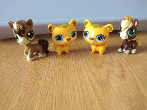 Little Pet Shop associated toys