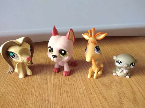 Little Pet Shop associated toys