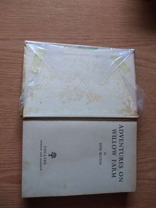 Enid Blyton - Adventures on Willow FarmHardcover