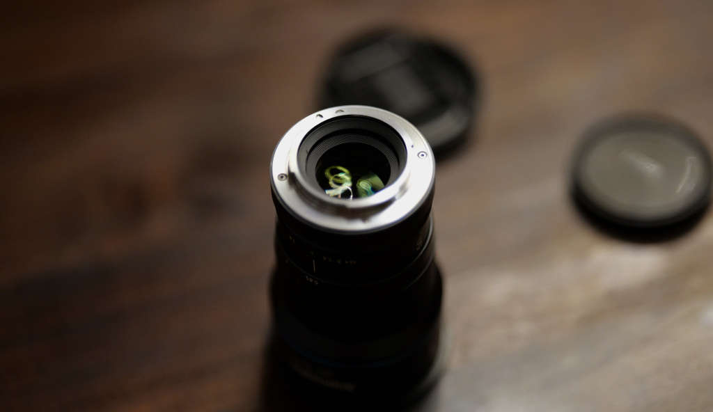 Sirui 50mm F1.8 1.33x APS-C anamorphic lens *plus* SLR Magic 1,33x - 40 Anamorphic Adapter