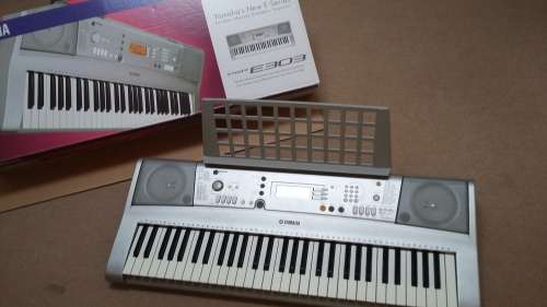 Yamaha keyboard E303