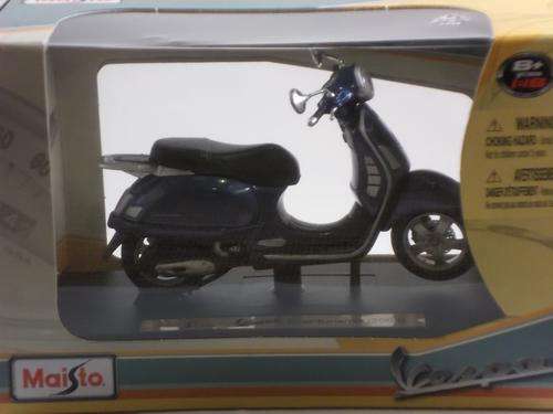 MAISTO 1/18 Vespa Granturismo 2003