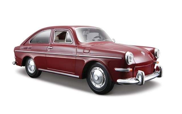 MAISTO 1/24 1967 Volkswagen 1600 Fastback