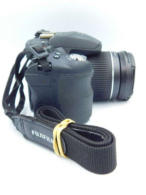Fujifilm FinePix HS10 10 MP CMOS Digital Camera (30x Optical Zoom, HD Movie 1080i and 3-Inch LCD)