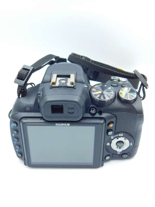 Fujifilm FinePix HS10 10 MP CMOS Digital Camera (30x Optical Zoom, HD Movie 1080i and 3-Inch LCD)