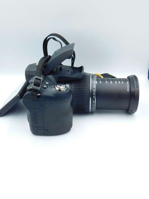 Fujifilm FinePix HS10 10 MP CMOS Digital Camera (30x Optical Zoom, HD Movie 1080i and 3-Inch LCD)