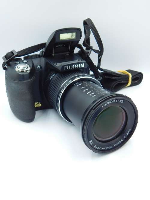 Fujifilm FinePix HS10 10 MP CMOS Digital Camera (30x Optical Zoom, HD Movie 1080i and 3-Inch LCD)