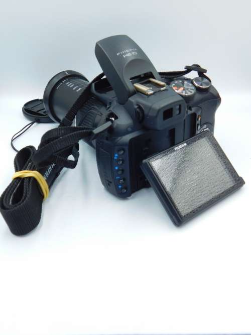 Fujifilm FinePix HS10 10 MP CMOS Digital Camera (30x Optical Zoom, HD Movie 1080i and 3-Inch LCD)
