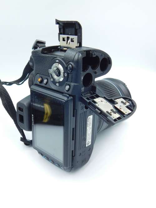 Fujifilm FinePix HS10 10 MP CMOS Digital Camera (30x Optical Zoom, HD Movie 1080i and 3-Inch LCD)