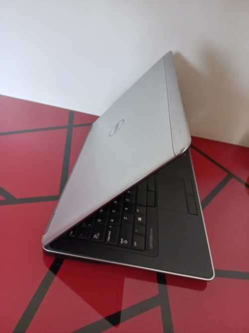 Dell Latitude E7440 (Intel Core i5-4200U, 256GB SSD, 8GB RAM) - 14 Inch Ultrabook Laptop