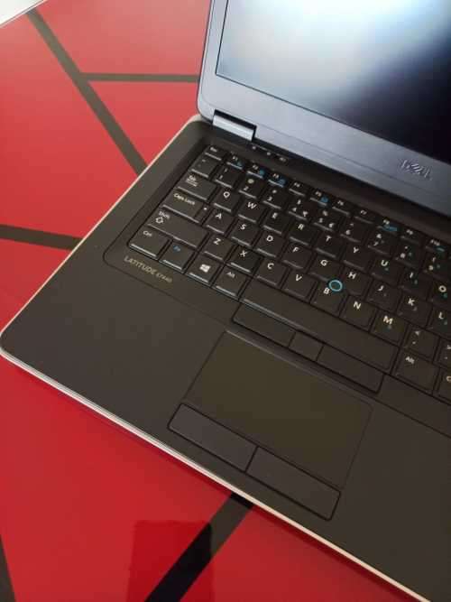 Dell Latitude E7440 (Intel Core i5-4200U, 256GB SSD, 8GB RAM) - 14 Inch Ultrabook Laptop
