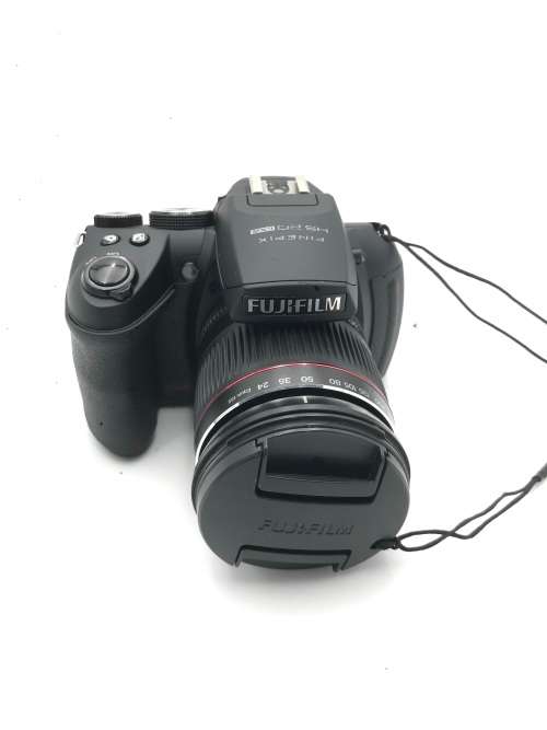 Fujifilm FinePix HS20  16 MP CMOS Digital Camera (30x Optical Zoom, FHD Movie 1080 and 3-Inch LCD)