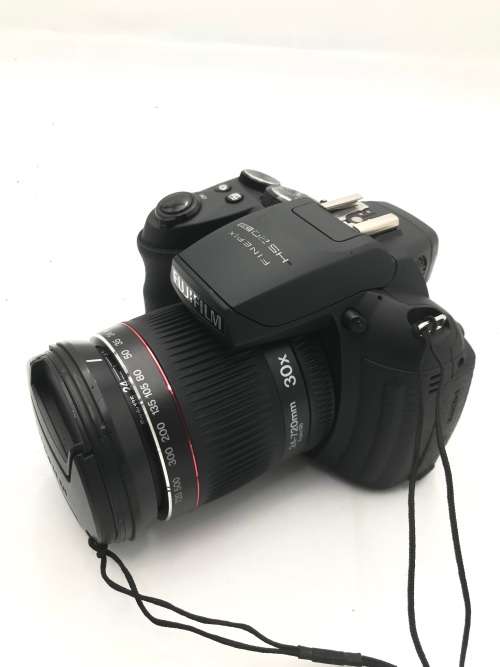 Fujifilm FinePix HS20  16 MP CMOS Digital Camera (30x Optical Zoom, FHD Movie 1080 and 3-Inch LCD)