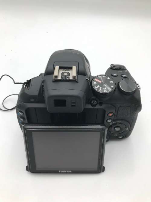 Fujifilm FinePix HS20  16 MP CMOS Digital Camera (30x Optical Zoom, FHD Movie 1080 and 3-Inch LCD)