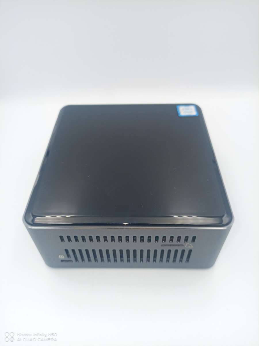 Intel NUC i7-7567U (Intel i7, 256GB SSD & 8GB RAM)