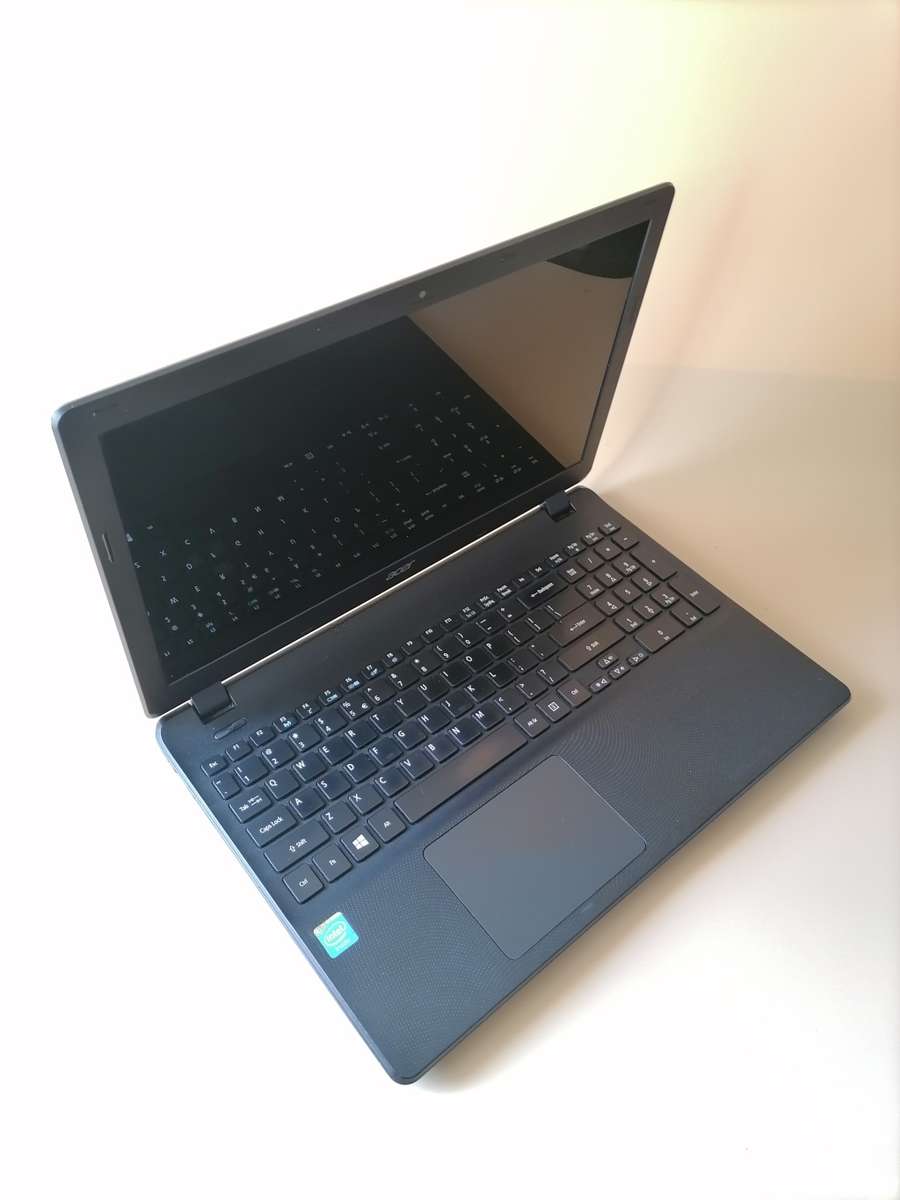 Acer Aspire ES1-512  (Intel Celeron, 256 GB SSD & 4GB RAM) 15.6 Inch Laptop