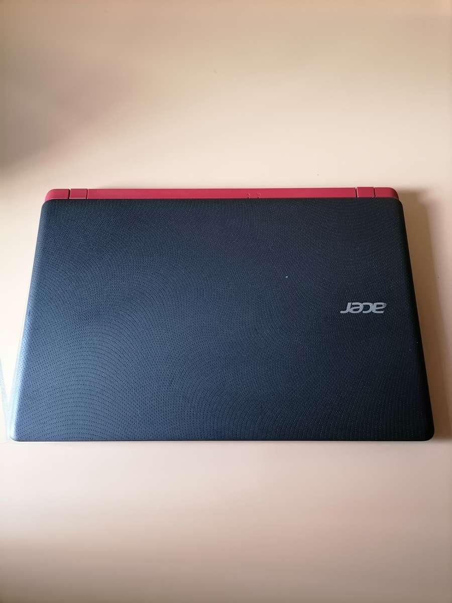 Acer Aspire ES1-572-33VX (Intel Core i3, 128GB SSD, 6GB RAM) 15.6 Inch Laptop