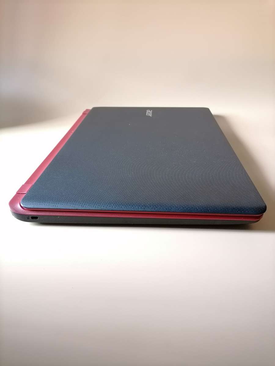 Acer Aspire ES1-572-33VX (Intel Core i3, 128GB SSD, 6GB RAM) 15.6 Inch Laptop