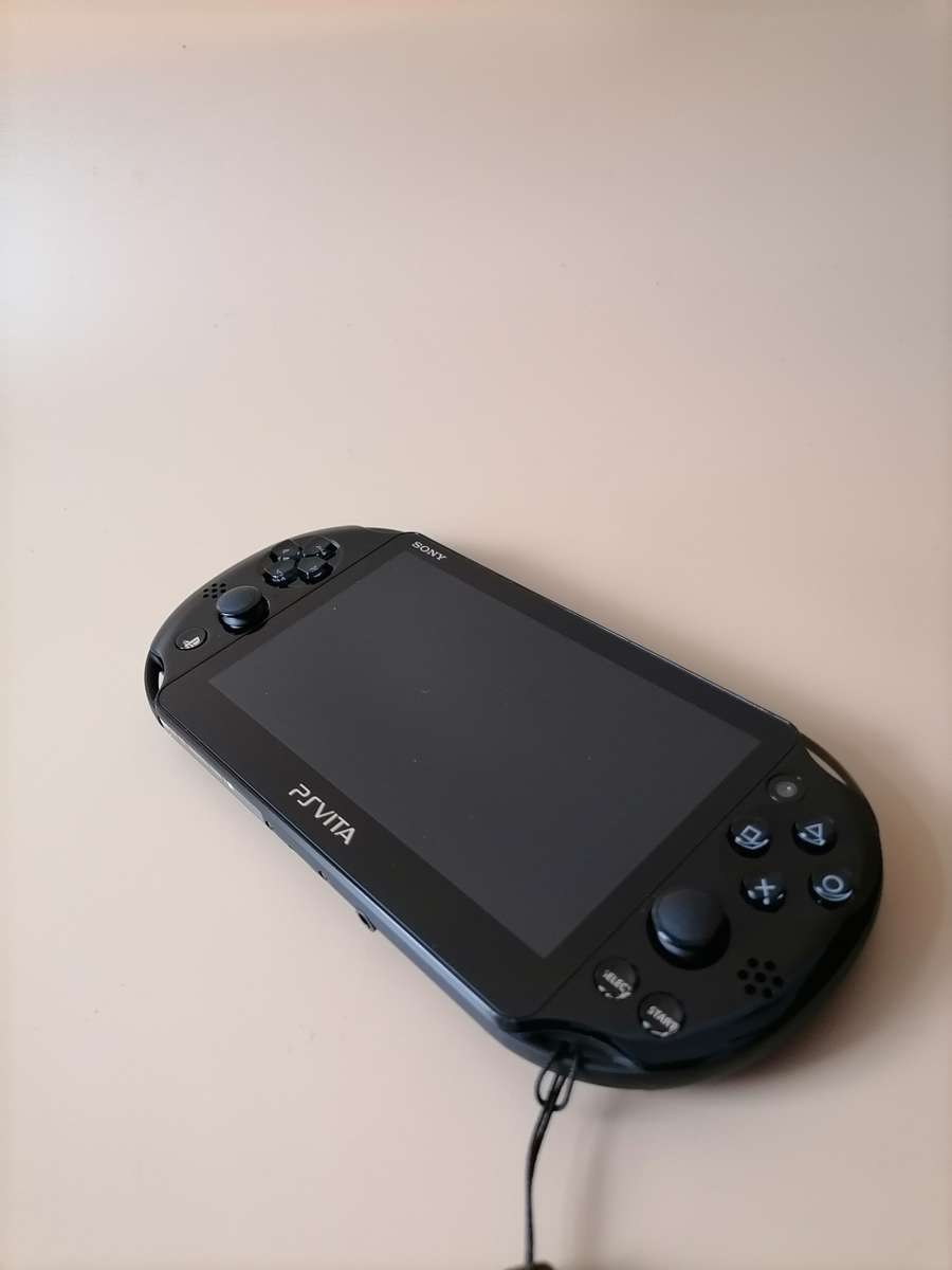 PS Vita PlayStation Model PCH-2016 - Slim Edition