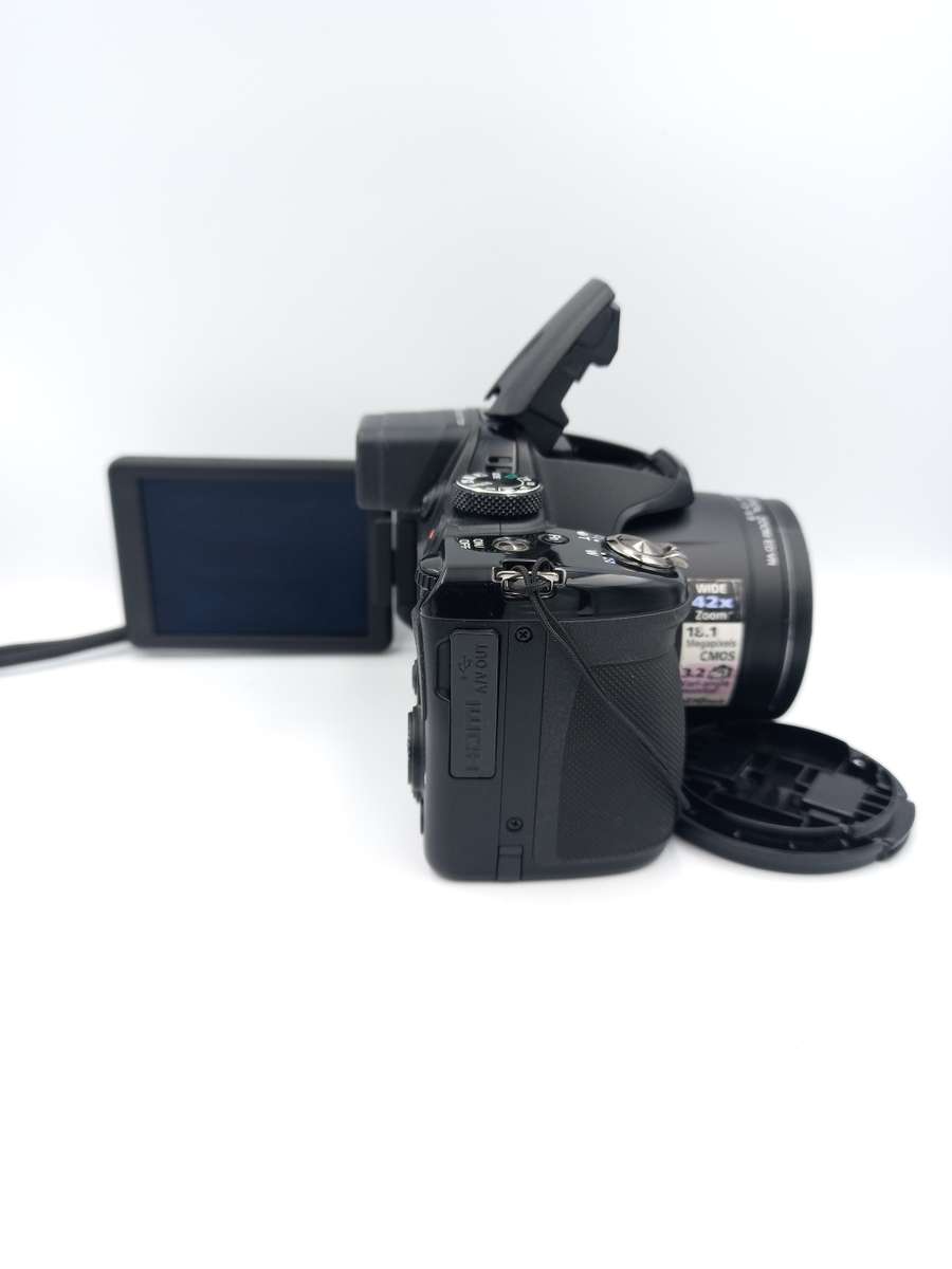 Nikon COOLPIX P520 18.1 MP CMOS Digital Camera with 42x Zoom Lens and Full HD 1080p Video (Black)