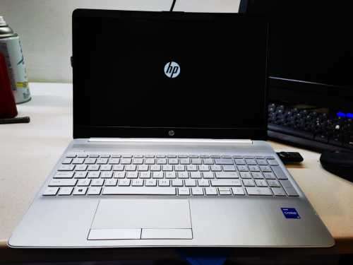 Hp notebook 15 11th generation i5 I5 1135g7 Quad core 8mb cache @4.2GHz 16gb ddr4 ram 256gb nvme ssd