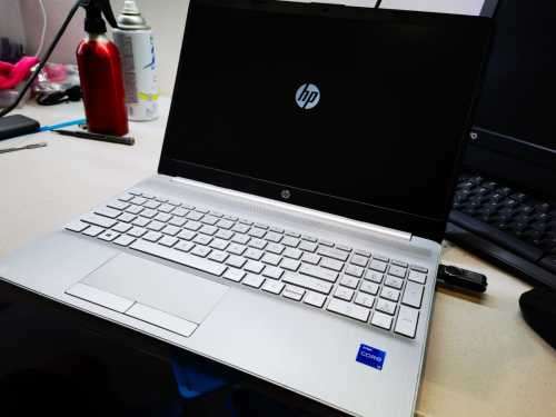 Hp notebook 15 11th generation i5 I5 1135g7 Quad core 8mb cache @4.2GHz 16gb ddr4 ram 256gb nvme ssd