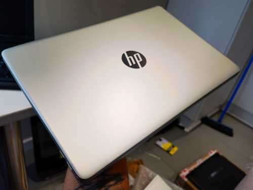Hp notebook 15 11th generation i5 I5 1135g7 Quad core 8mb cache @4.2GHz 16gb ddr4 ram 256gb nvme ssd