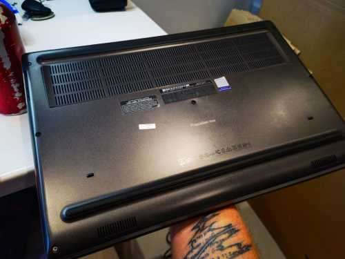 Dell precision 7540 carbon 9th gen i7 8gb ddr4 256gb NVME RTX4000 8gb gfx Warranty till April 2023