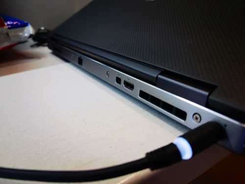 Dell precision 7540 carbon 9th gen i7 8gb ddr4 256gb NVME RTX4000 8gb gfx Warranty till April 2023