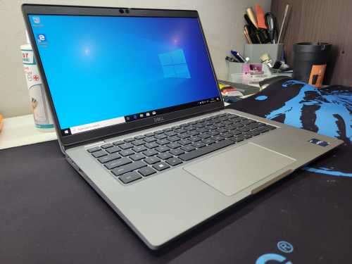 Touch screen Dell latitude 5330 i5 12th gen, 16gig ddr4 ram, 512gig nvme. Full HD. Original charger