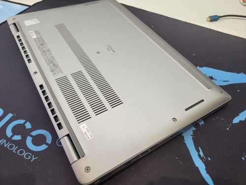 Touch screen Dell latitude 5330 i5 12th gen, 16gig ddr4 ram, 512gig nvme. Full HD. Original charger