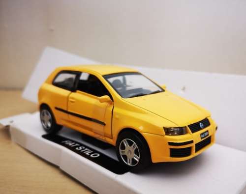 FIAT STILO - Die Cast 1:32 - Brand New in Box
