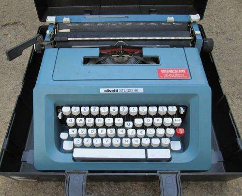 OLIVETTI STUDIO 46 TYPEWRITER