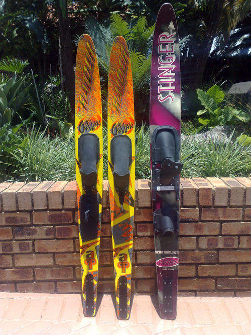 *** ADULT STINGER EXCITER SLALOM & KIDS RAIDER COMBO *** WATERSKIS
