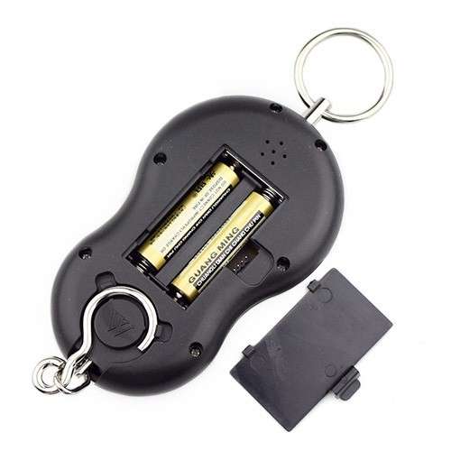 ELECTRONIC HANGING LUGGAGE/FISH PORTABLE DIGITAL WEIGHT SCALE.  Collections are allowed.