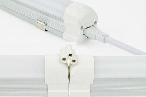 LED Fluorescent Tube Lights T8 Complete with Brackets & Fittings. Collections are allowed.