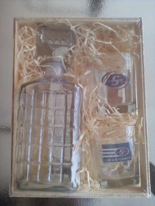 STORMERS RUGBY DECANTER GLASS WHISKEY GIFT SET. Collections are allowed.