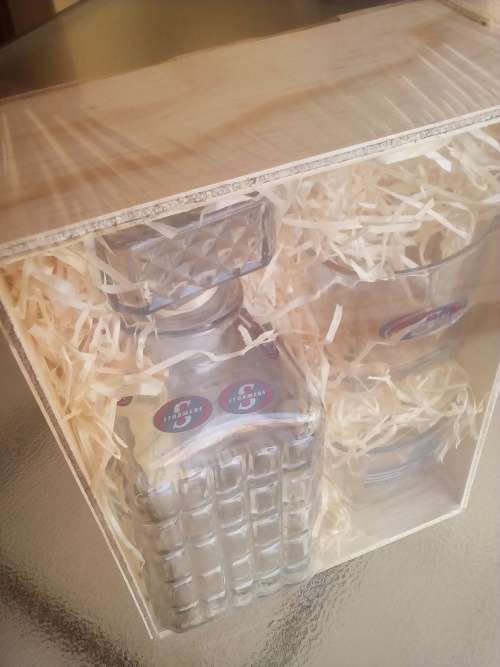 STORMERS RUGBY DECANTER GLASS WHISKEY GIFT SET. Collections are allowed.