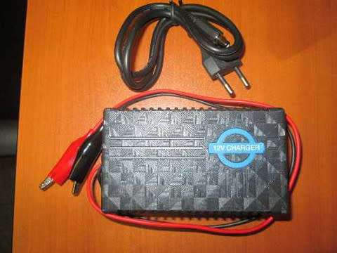 Battery Chargers: 12V Intelligent Pulse Battery Charger 5~20Ah. Collections are allowed.