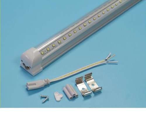 LED Fluorescent Tube Lights: Warm White T8 Clear Cover + Brackets and Fittings. Collections allowed