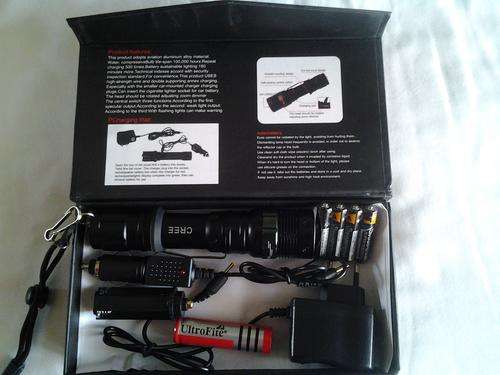 RECHARGEABLE, ZOOMABLE CREE LED FLASHLIGHT / TORCH 800 Lumens