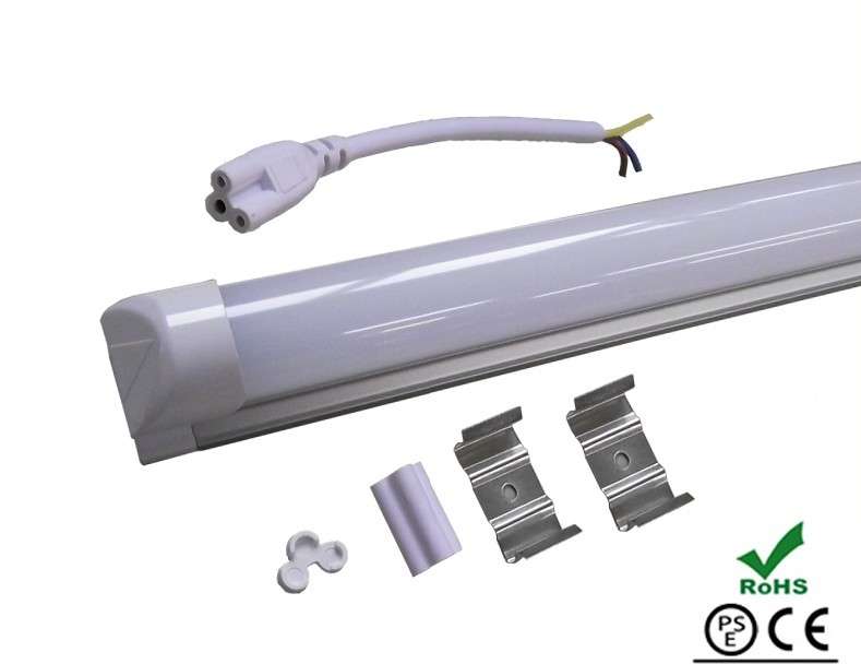 INTEGRATED LED T5/T8 FLUORESCENT TUBE LIGHTS COMPLETE WITH BRACKET + FITTINGS. Collections allowed