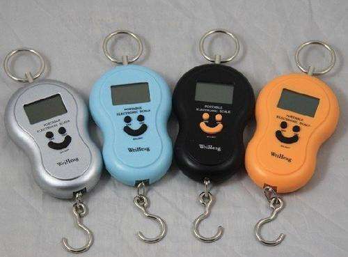 ELECTRONIC HANGING LUGGAGE/FISH PORTABLE DIGITAL WEIGHT SCALE.  Collections are allowed.