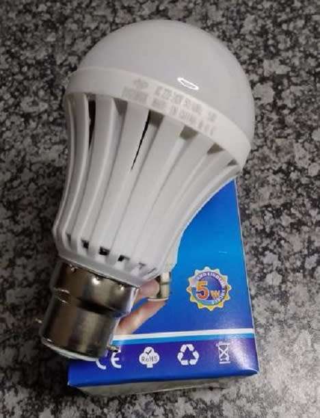 LOADSHEDDING GLOBES / LIGHT BULBS 5W B22. Collections are allowed.