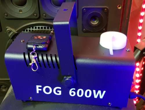 Smoke, Fog Machine 600W Heavy Duty, Compact and High Capacity. Collections are allowed.