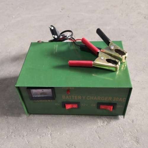 Battery Charger 6 Volts and 12 Volts in One Battery Charging Unit. Collections are allowed.