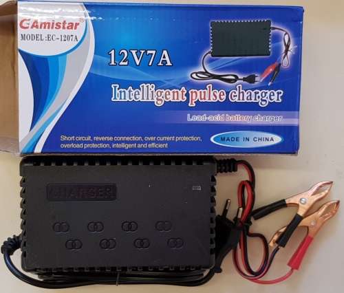 Battery Chargers: 12V Intelligent Pulse Battery Charger 7~70AH. Heavy Duty. Collections Are Allowed.