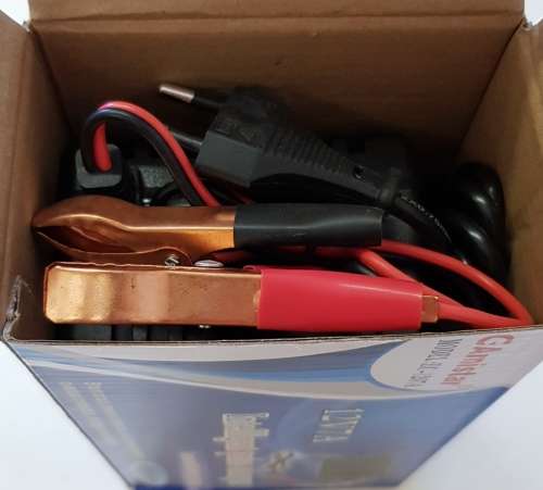 Battery Chargers: 12V Intelligent Pulse Battery Charger 7~70AH. Heavy Duty. Collections Are Allowed.